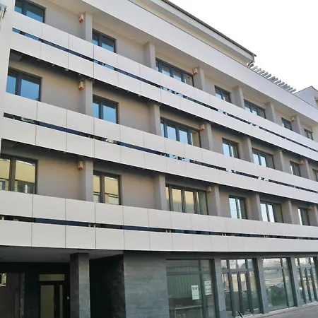 Διαμέρισμα Riverside With Free Parking Γκιόρ